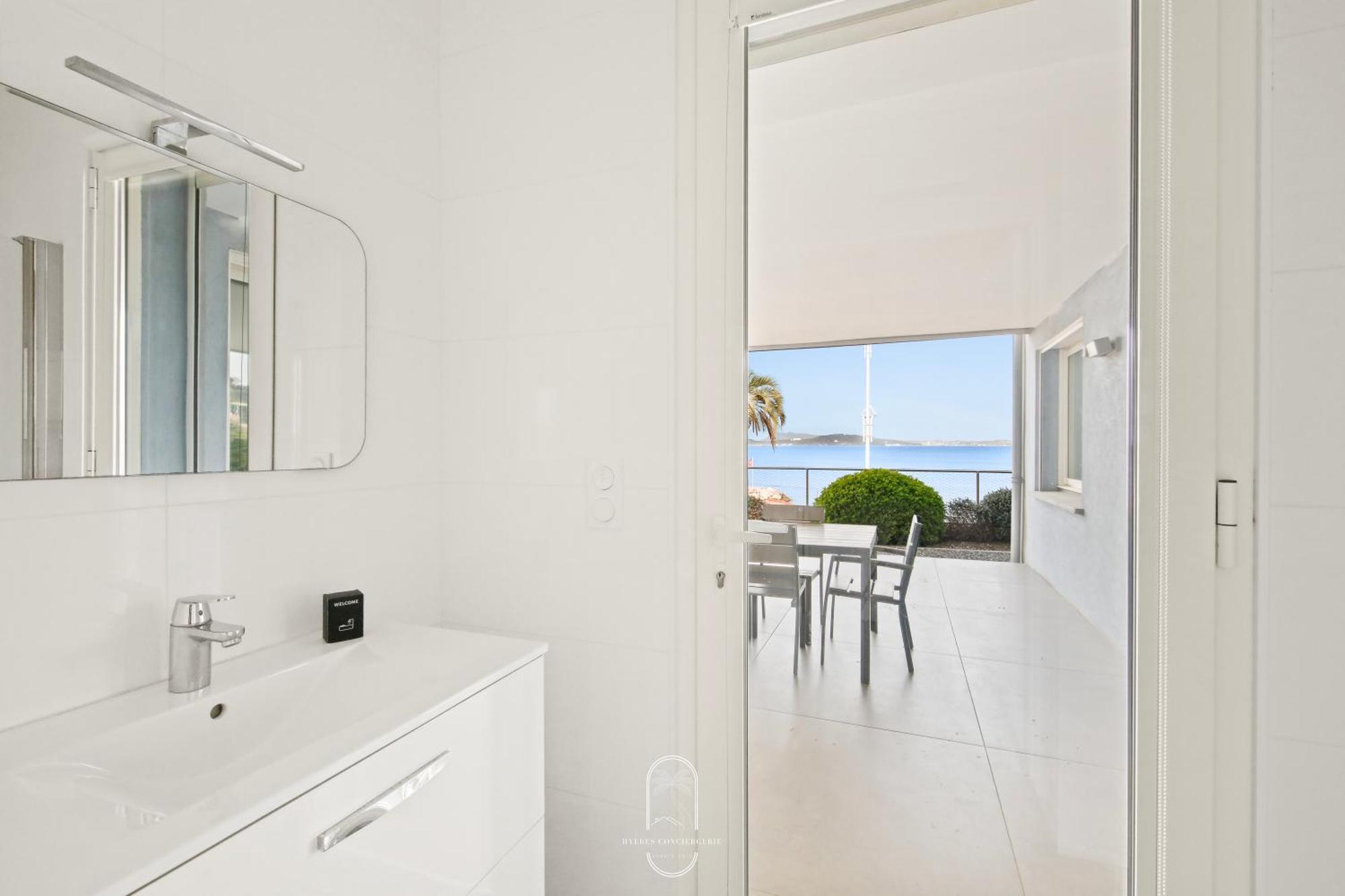 Villa Antoine Appartement Rdj Vue Mer Clim Wifi Parking Plage 50M La Garonne Le Pradet Extérieur photo