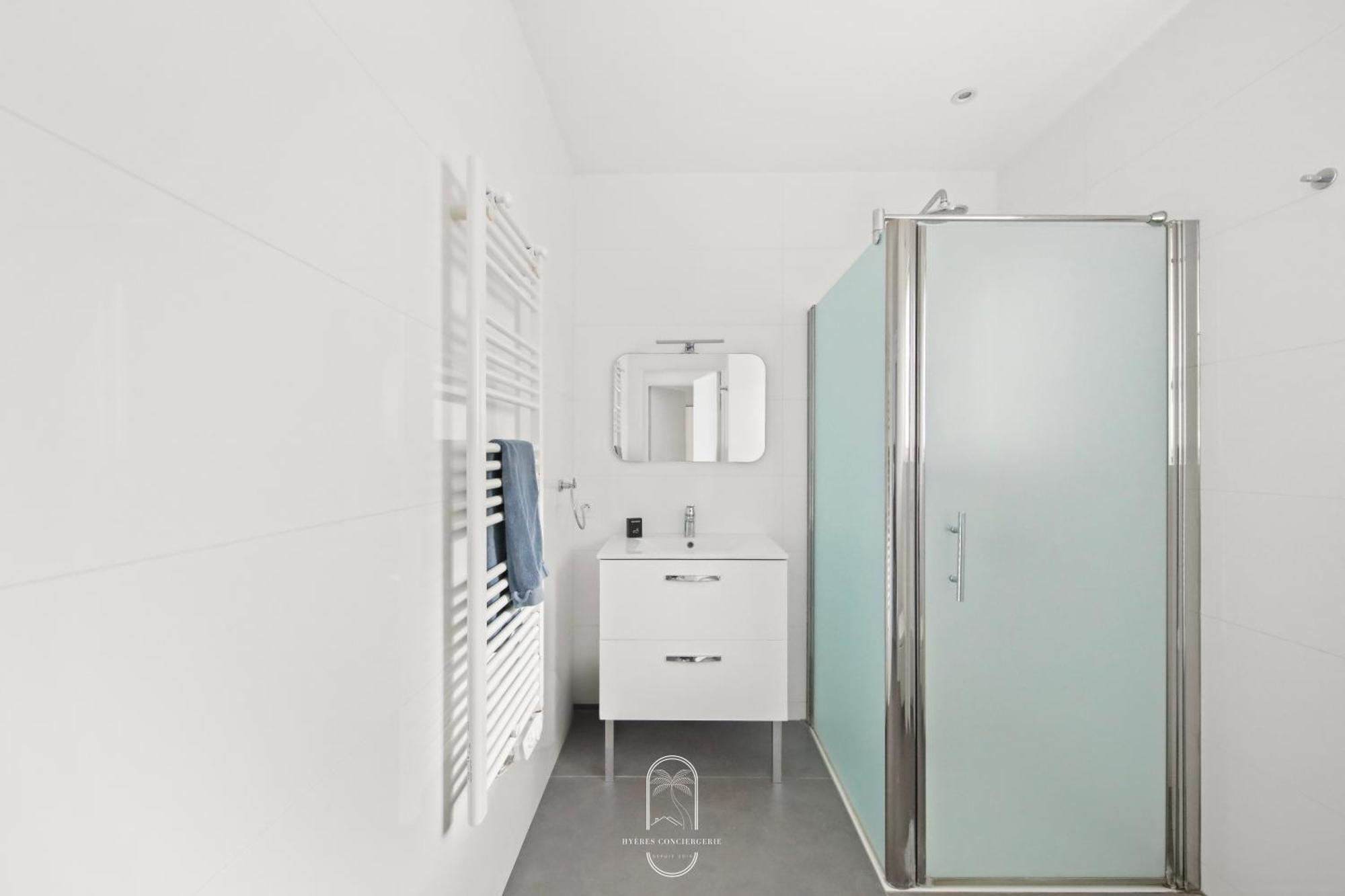 Villa Antoine Appartement Rdj Vue Mer Clim Wifi Parking Plage 50M La Garonne Le Pradet Extérieur photo
