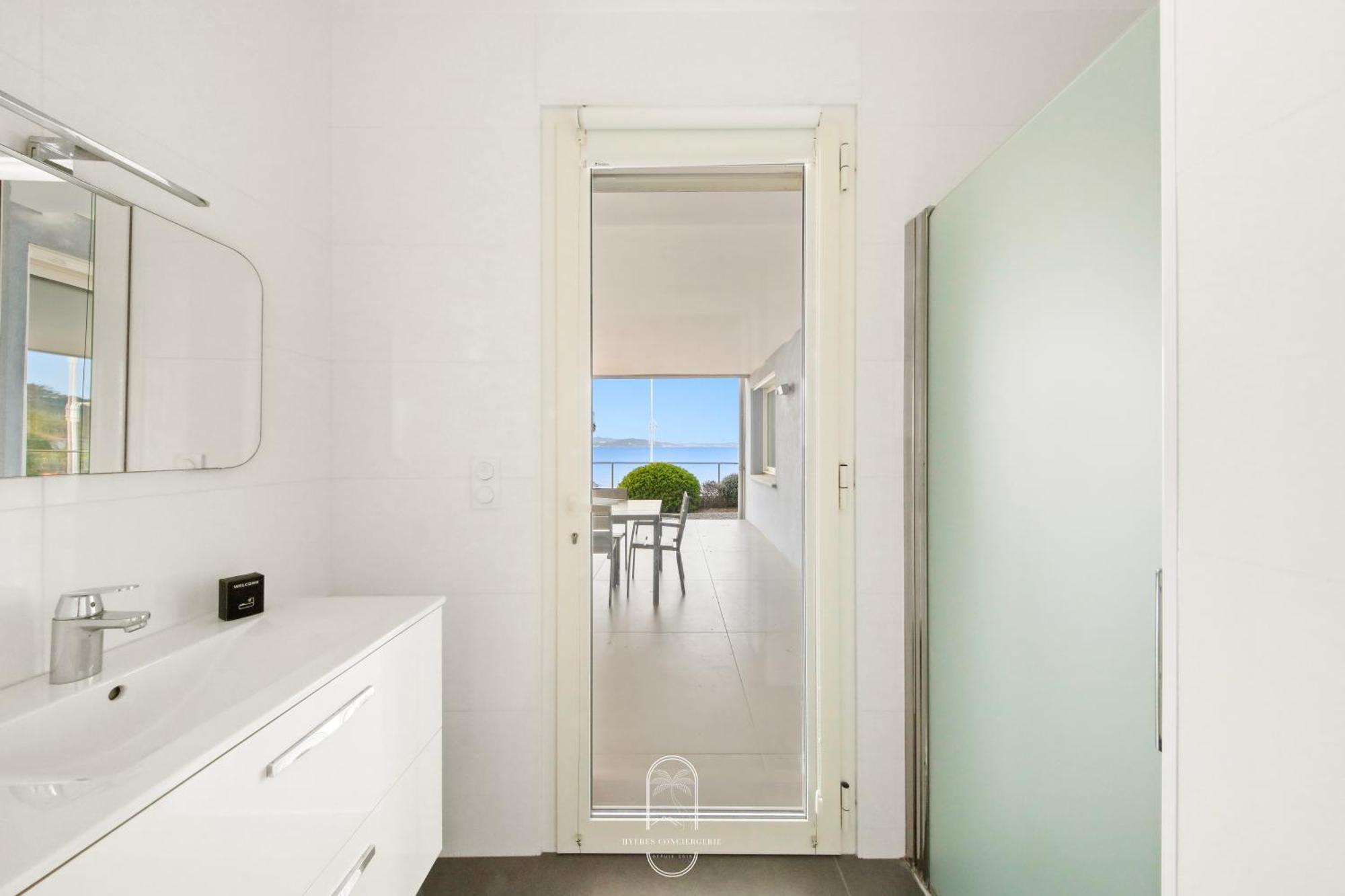 Villa Antoine Appartement Rdj Vue Mer Clim Wifi Parking Plage 50M La Garonne Le Pradet Extérieur photo
